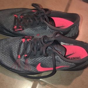 Fly wire Nike’s, Grey and pink